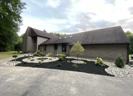 Custom home 5 min from track