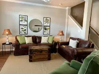 4 bedroom/4.5 bath luxury condominium 1 mile from the Texas A&M campus