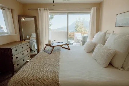 Dream location- Mountain Views, Reservoir trails, small town, close to USAFA Отели в г. Палмер Лейк