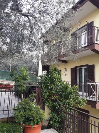 Casa Anna, surrounded by greenery between Sorrento, Amalfi and Pompeii Отели в г. Пимонте