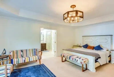 Admiral's Sandy Beach Chalet Hotel dekat Hopewell Baptist Church