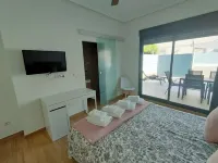 Independent villa with private pool, 5 min from the beach!