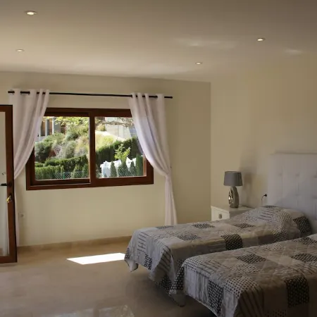 Beautiful Detached Spacious Villa, Amazing views, Private Heated Pool, WiFi, A/C