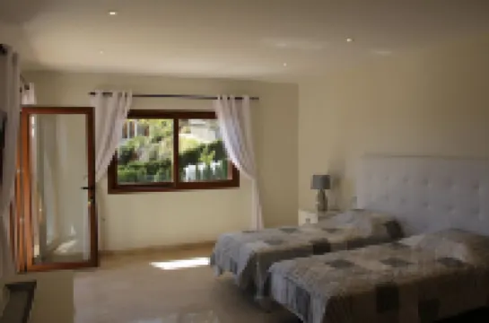 Beautiful Detached Spacious Villa, Amazing views, Private Heated Pool, WiFi, A/C