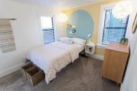 Modern & Private-Outdoor Theatre, A/C, King Bed