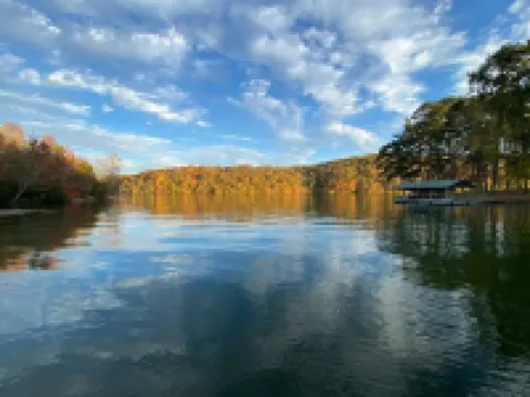Lake Front Cottage w/Dock-Sleeps 10-1Story-Relax-Dog Friendly Hotels in Roane County
