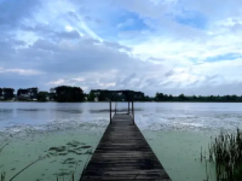 All-Season Modern Cottage on Red Lake - 45 min from Green Bay