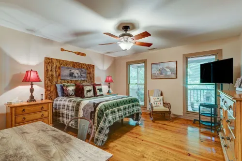 Cozy 2 bed+2.5 bath Mtn Cbn Near Hiking Trails-Minutes to Town-Fire Pit-Hot Tub