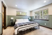 Stargazing~LuxuryChalet~MinstoWillamettePass~Theater~Arcade~CraterLake~3KingBeds