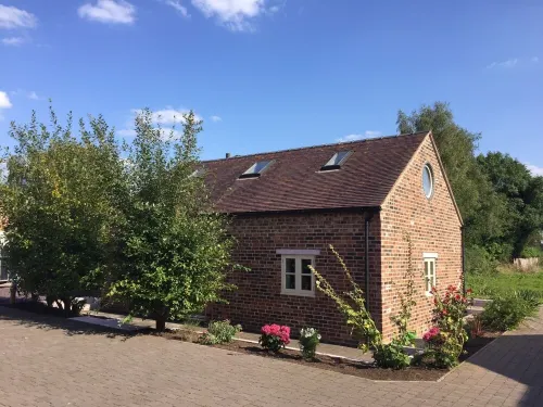 The stables fully loaded converted barn dog/horse sleeps 8 4 beds /sofa/zbed/cot 스태퍼드 호텔