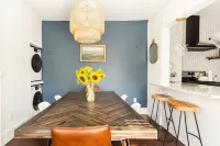 Renovated Townhouse Walk to All
