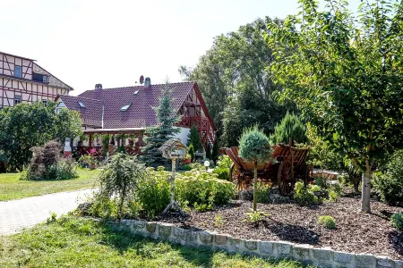 Apartment Im Schlossgarten Herbsleben Отели в г. Унструт-Хайних
