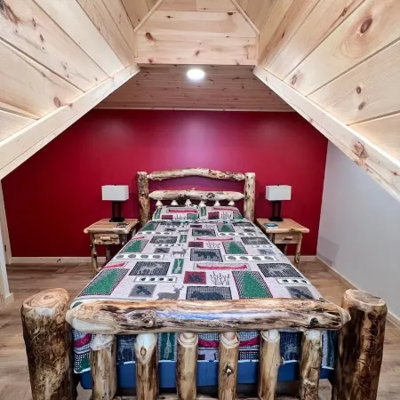 Stylish Cataloochee Mtn Cabin with a hot tub.