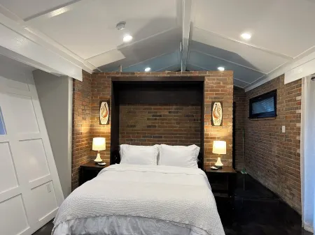 EPIC PICKLE BALL GUEST RETREAT Отели рядом с достопримечательностью «Сент-Луисская «Аллея славы»»