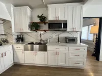 The Charming House of Riverside: All King beds, 55" Smart TVs, W/D, Downtown