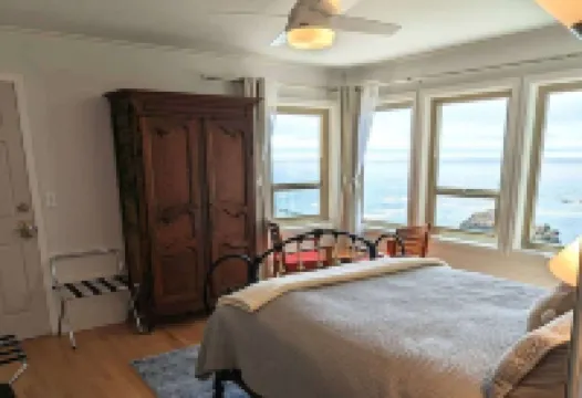Sparkling Clean, Private & Quiet! Amazing Ocean Views [5]