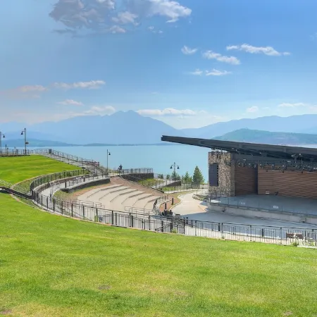 Luxurious Lakefront Haven - Prime Ski Access & Majestic Mountain Views!