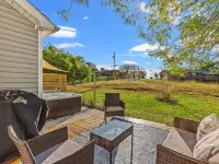 The Luxe/Hot Tub/Putt Putt/10 Miles Shaker Village Hotels in Mercer County