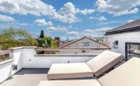 Villa Acacia- Contemporary Vacation Home