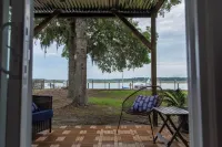 Romantic Waterfront Getaway 1st Floor Deep Water Views