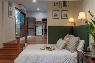 Tropical Hideaway 15 minutes from downtown and beaches! Hôtels à proximité de : aérodrome de Gillespie Field