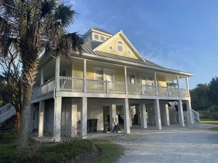 4 Bedroom, 4 Bath Raised Beach House 3 Blocks From the Beach! Golf Cart Included