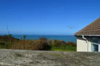 Cottage on coastpath, dogs welcome, includes Hotel indoor pool gym and tennis Hotel a Mullion