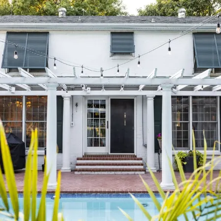 Beautiful 6-bed home with pool and 2 hot tubs
