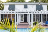 Beautiful 6-bed home with pool and 2 hot tubs