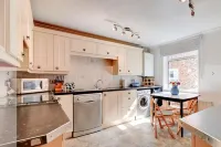 Rainbow Cottage - A home from home in the heart of Whitby