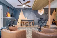 SnowCone, CottonCandy, Music, Games, Hot Tub, Sauna, 6 TVs, Fire Pit, Pets