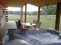 Secluded Rental Cabin on Southern Illinois Wine Trail, Private Hot Tub