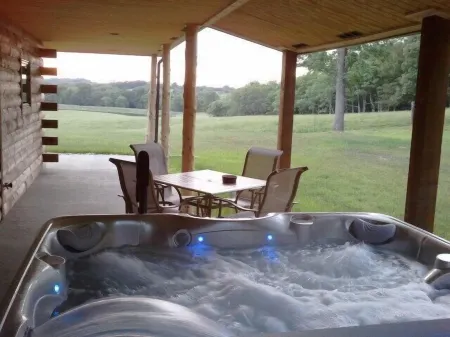 Secluded Rental Cabin on Southern Illinois Wine Trail, Private Hot Tub