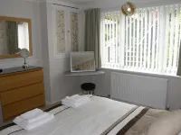 Lovely Bright Garden Apartment With WiFi & Spa overlooking RSPB reserve. Brading Hotel a Brading