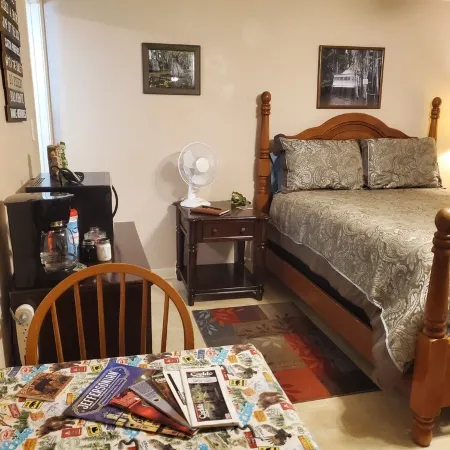 Cabin Like Setting on Secluded Wooded Property 5 Minutes from Caddo Lake