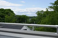 Private Rooftop Deck & Apartment with Water Views. Close to the Train to Salem!