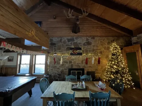 Spruce Moose Lodge: creek-front rustic cabin in the San Juan National Forest