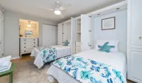 Southern C's Beachfront condo, tropical heated pool, great for family or couple