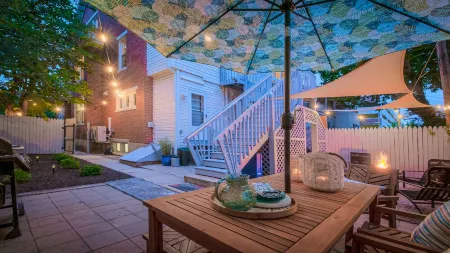 Gorgeous Apt, Pets, Hot Tub & Fire Pit, Walk --> DT Frederick
