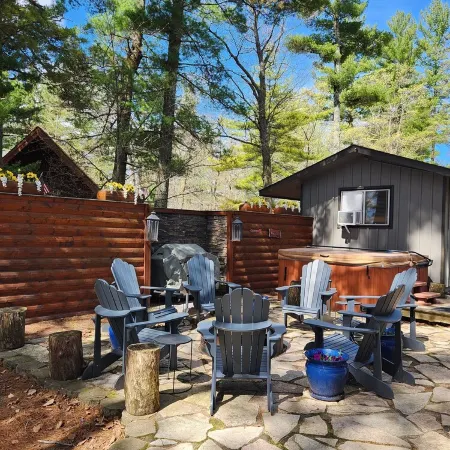 Rustic Log Cabin/Modern Addition - Pontoon, Bunk House, Hot Tub - Woman Chain