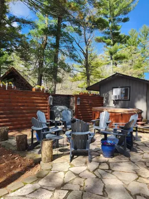 Rustic Log Cabin/Modern Addition - Pontoon, Bunk House, Hot Tub - Woman Chain - Chalets