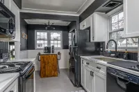 5BR/2BA Beautiful and Spacious Home in Quiet Area