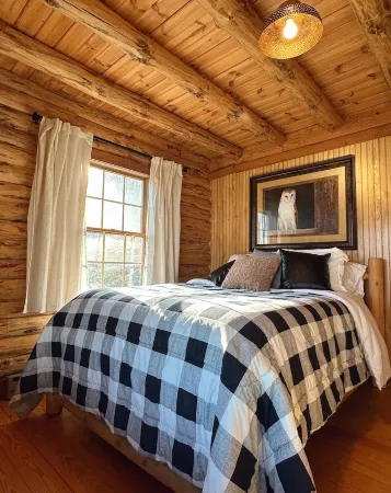 Charming log cabin by Berkeley Springs w/ hot tub!