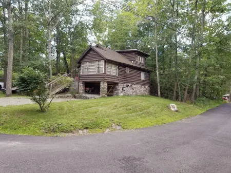 Log Cabin near Greenwood Lake. Minutes to AP Trl, Ren fair, Mt Peter, & Warwick
