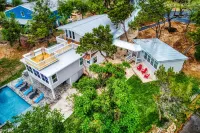 Medina Lake Getaway - Pool with Lakefront Views