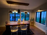 Modern Farmhouse, 3 bedrooms, 2 full baths, sleeps 8 Hotels in Adams County