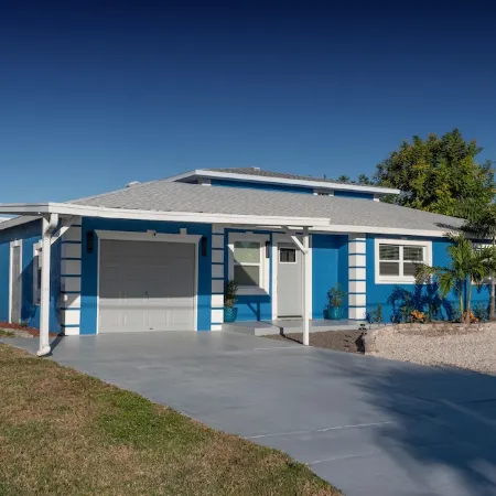 Waterfront 5Br Luxury Home – Pool, Spa, Boat Lift, Putting Green, Fire Pit