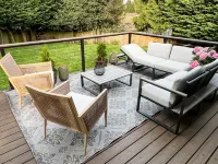 Beautifully renovated hot-tub, large fenced backyard, pet friendly