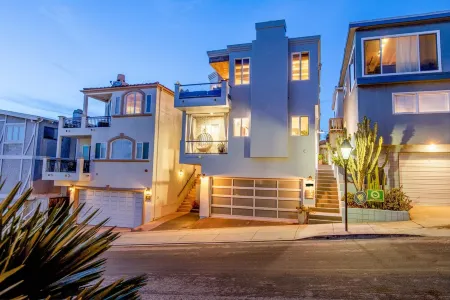 Luxury beach vacation - Ocean view bright and fun