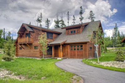 4 Bedroom Luxury Ski in/ Ski Out Powder Ridge Cabin W/ Hot Tub Hotels near Big Sky Resort